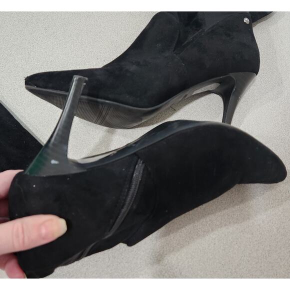 Simply Vera Vera Wang Svannabelle Black Suede High Heel Boots 10M Lightweight - Picture 3 of 6